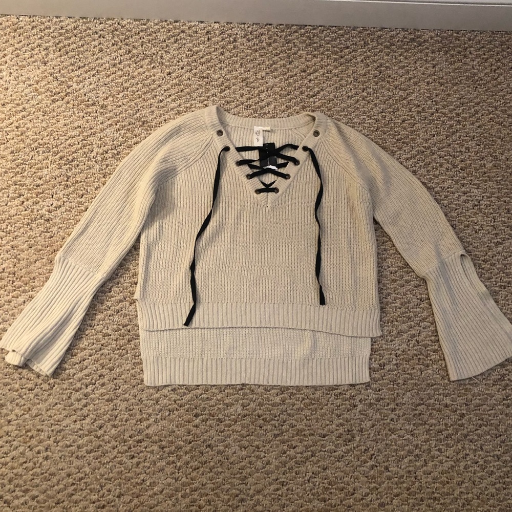 Beige sweater *NEW WITH TAGS*
